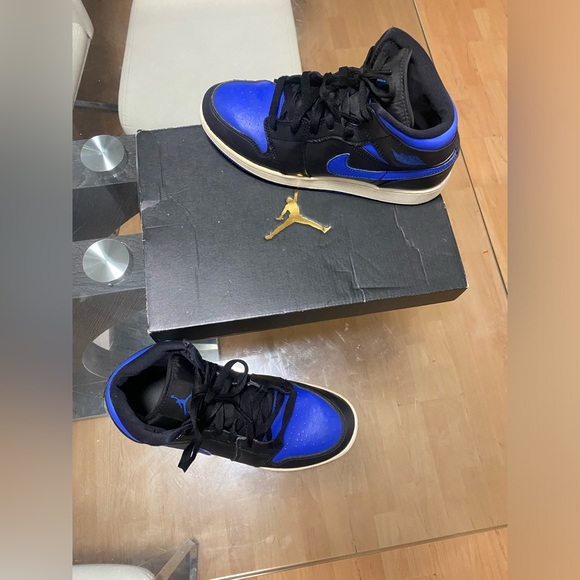 Size 7 Mens Nike Jordan 1 Mid Black Hyper Royal Tumbled Leather 554724-077 - Picture 2 of 14